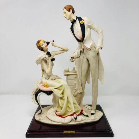 GIUSEPPE ARMANI "IL TELEFONO" PORCELAIN FIGURINE - Picture 1 of 8